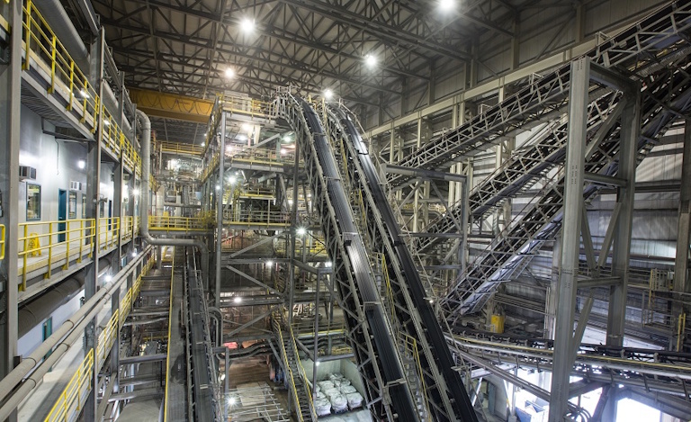 Processing plant and conveyor system installation